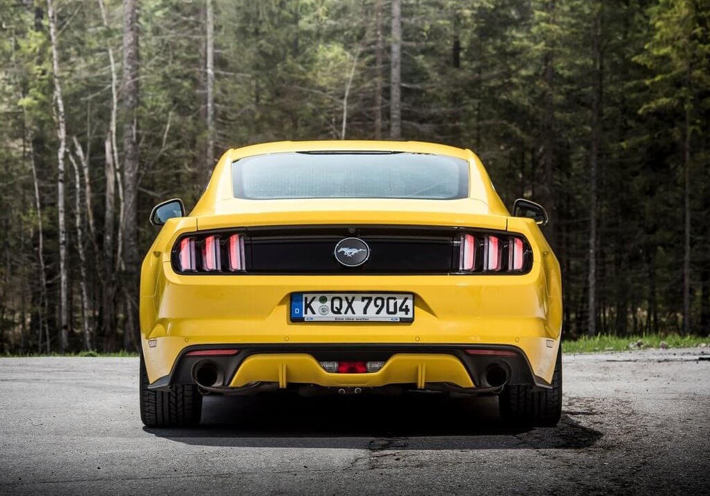 Ford-Mustang_EU-Version_2015_1024x768_wallpaper_35